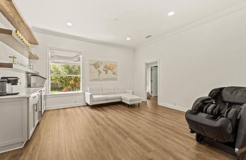 South Baton Rouge House | Spacious 7-bedroom house LSU fans Modern