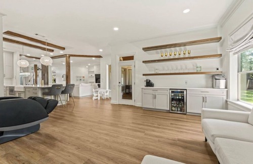 South Baton Rouge House | Spacious 7-bedroom house LSU fans Modern
