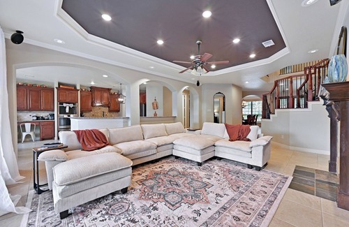 Friendswood House | Spacious 7-bedroom luxury estate w/pool, fenced yard, sleeping 16 people