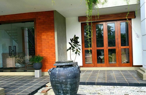 Galle Villa | Spacious 7-bedroom villa with WiFi, AC in peaceful Galle