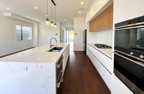 Flat Bush House | Spacious 7 BRs 4 BHs house on Longhorn, Flat Bush