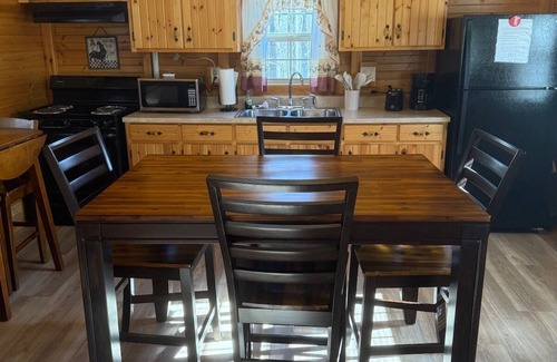 Mammoth Cave Cabin | Spacious 740 sq ft Cabin w/Deck, Fire Pit & Disc Golf — Mins from Mammoth Cave