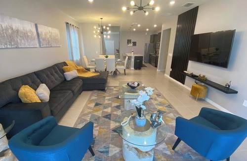 Davenport House | Spacious 7BR House in FABULOUS Davenport Resort w/Fitness room and Lazy River