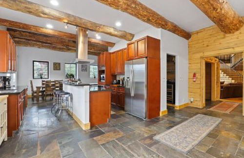 Blue River House | Spacious 7BR Lodge with Hot Tub Sauna and Mtn Views