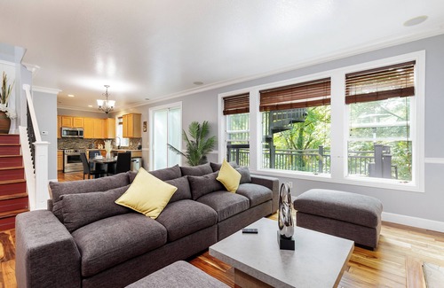 Gresham House | Spacious 7BR Lush Forest Family Retreat, Decks, Fire Pit, Bbq, Games, Jacuzzi,