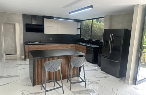 Copacabana Condo | Spacious 8-bedroom condo in enchanting Copacabana with fitness room, WiFi