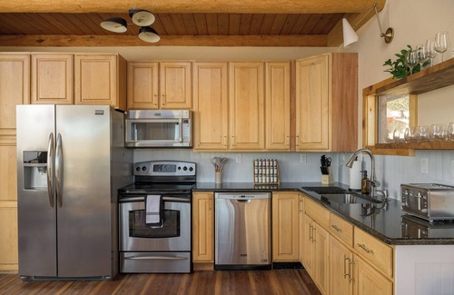 Fairplay Cabin | Spacious 8 Person Cabin with Hot Tub Near Ski Resorts