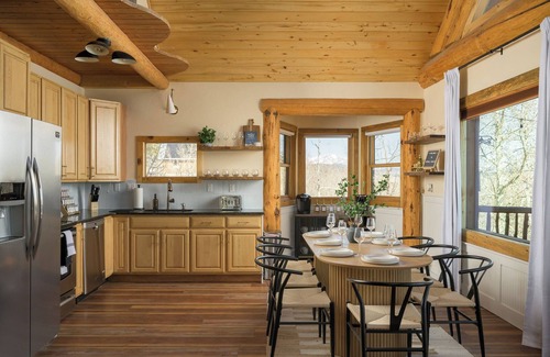 Fairplay Cabin | Spacious 8 Person Cabin with Hot Tub Near Ski Resorts