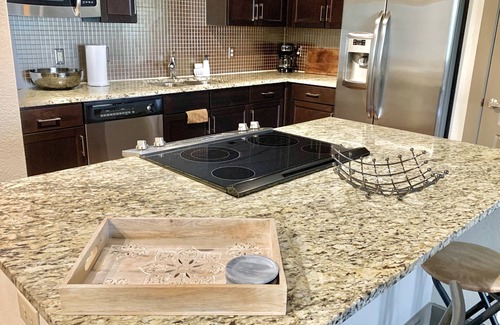 Dallas-Fort Worth Metroplex DFW Apartment | Spacious (850+sq ft) Apartment 5min from DFW Airport w/pool, gym,& washer/dryer