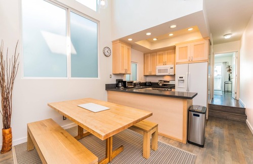 West Newport Condo | Spacious 8BR Tri-Level Home w/Ocean Views, Multiple Patios & Steps to 43rd St Beach!