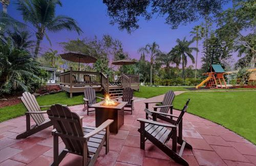 Davie House | Spacious 8BR w Guesthouse POOL Tons of Games