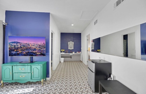 Rancho Oakey House | Spacious 9-bedroom house in Las Vegas 15 min to The Strip!