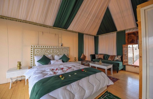 Gueliz Cabin | Spacious 9-bedroom lodge in enchanting Marrakech with WiFi, AC