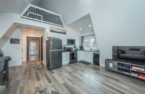 Swannanoa Villa | Spacious A-Frame! 15 min. From Downtown Asheville!