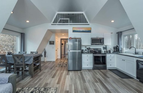 Swannanoa Villa | Spacious A-Frame! 15 min. From Downtown Asheville!