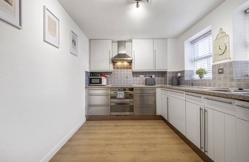 Jesmond Apartment | Spacious Apartment with Parking!