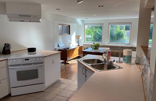 Sidney House | Spacious Accessibility Suite