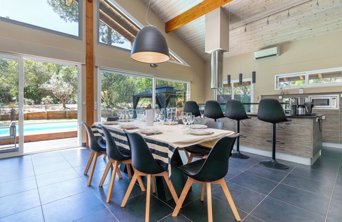 Moliets-et-Maa Villa | Spacious air-conditioned villa with heated pool, 900m ocean on a golf course with hotel services