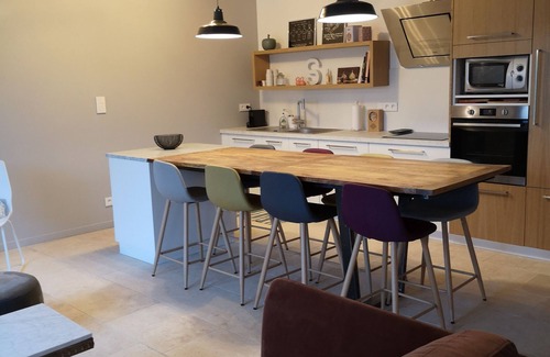 Caderousse House | spacious air-conditioned gite near ORANGE with swimming pool, jacuzzi and mature garden