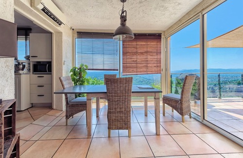 Magagnosc Villa | Spacious air-conditioned villa, heated pool and SPA, breathtaking views.