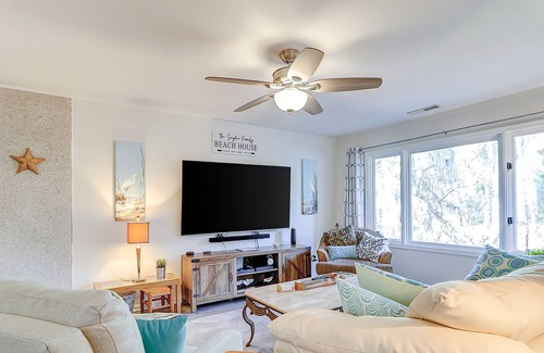 Hilton Head Island Condo | Spacious all-suite villa with lagoon views, screened porch, and shared pool