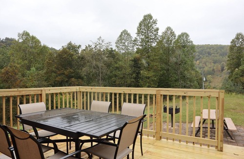 Lynn Garden Cabin | Spacious and Accessible 2 BR Cabin in Duffield, VA near Devil's Bathtub