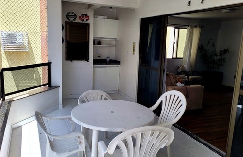 Castelo Branco Apartment | Spacious and Air-conditioned in Meia Praia