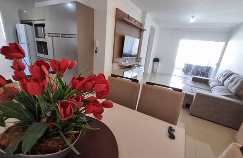Castelo Branco Apartment | Spacious and Air-conditioned in Meia Praia