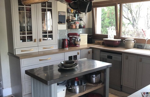 Roquebrun House | Spacious and attractive holiday home with private pool and parking.