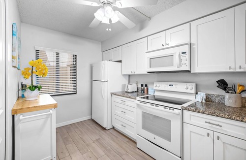 Cocoa Beach Condo | Spacious and Beautiful Direct Ocean Front Condo w/Heated Pool and Hot Tub!