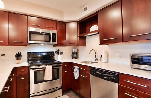 North Park City Condo | Spacious and Beautiful, Walk to ski, Wi-fi, Parking