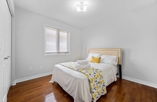 Ledbury - Heron Gate - Ridgemont - Elmwood Bed & Breakfast | Spacious and Beautiful 3 bedroom in the heart of Ottawa