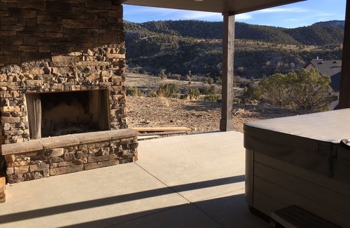 Sterling Cabin | Spacious and beautiful 5400 sq. ft. cabin located near Palisade State Park.