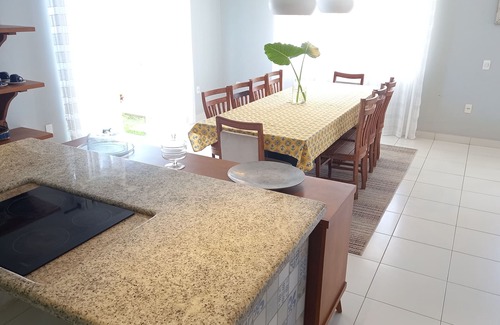 Rasa House | Spacious and Comfortable House with Gourmet Area, WiFi, Deck, Balcony, Garage