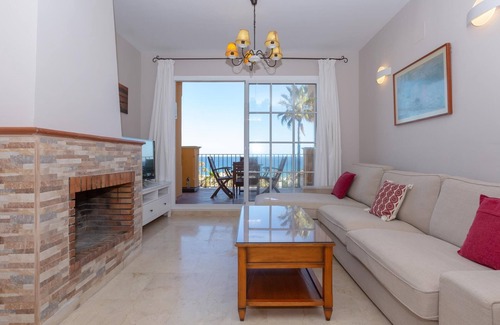 Manilva Cottage | Spacious and bright apartment with parking and terrace next to the beach