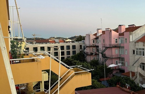 Santo Amaro Apartment | Spacious and bright apartment in Alcântara