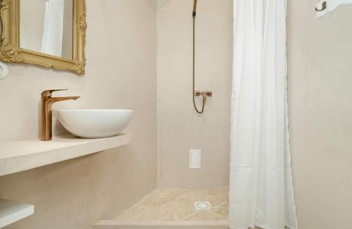 Grunwald Apartment | Spacious and Bright Apartment with Balcony near MTP by Noclegi Renters