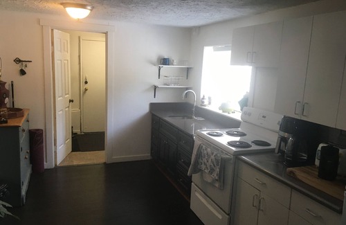 Gibsons Apartment | Spacious and bright Basement Suite, 5 min to Gibsons Landing, beach and marina