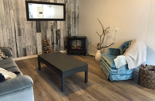 Gibsons Apartment | Spacious and bright Basement Suite, 5 min to Gibsons Landing, beach and marina