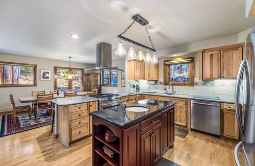 Blue River House | Spacious and Bright, Close to Skiing and Hiking!