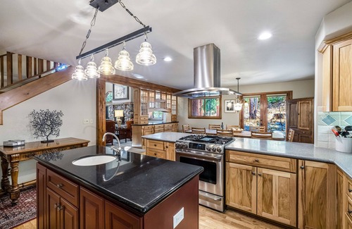 Blue River House | Spacious and Bright, Close to Skiing and Hiking!