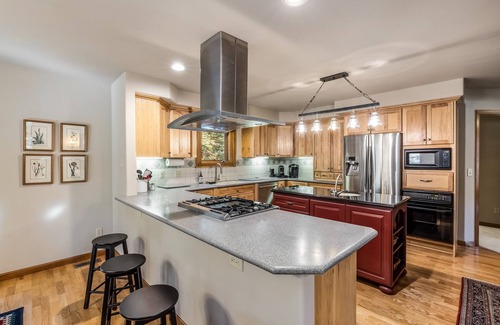 Blue River House | Spacious and Bright, Close to Skiing and Hiking!