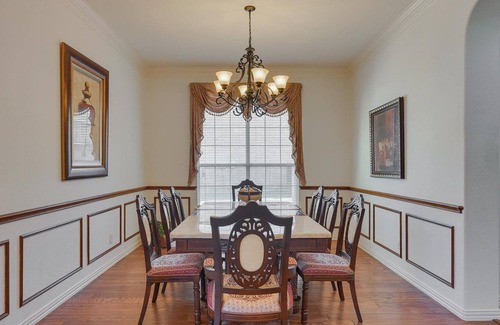 Northwest Carrollton House | Spacious and Bright Home for Big Groups at DFW