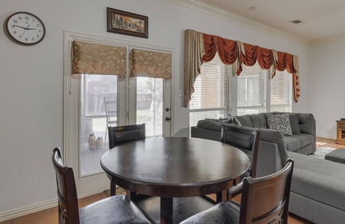 Northwest Carrollton House | Spacious and Bright Home for Big Groups at DFW