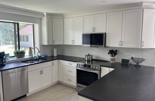 Lincoln House | Spacious and charming, 3Bedroom 2Bath townhouse Sleeps 8-10