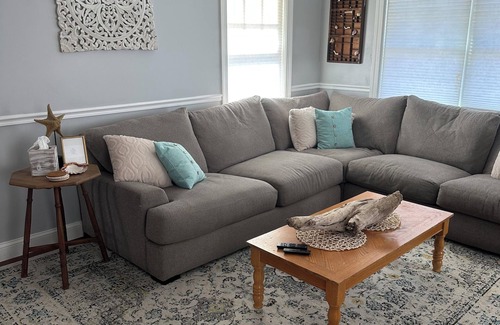 Salisbury House | Spacious and Charming 6-Bed Beach House in Salisbury