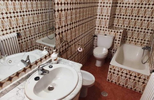 Albacete Apartment | Spacious and clean apartment with two bathrooms