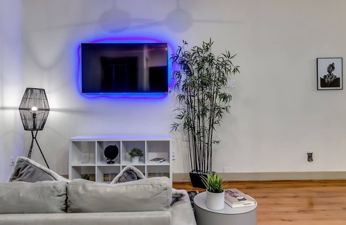 Lindridge-Martin Manor Apartment | Spacious and Clean Living Minutes from Downtown