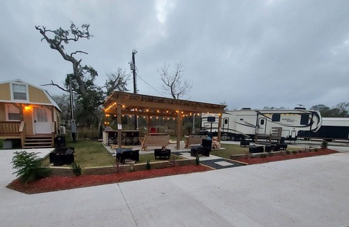 Brazoria House | Spacious and close to the river!