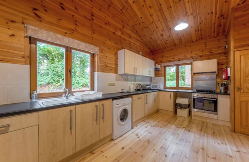 Overton-on-dee Ski Chalet | Spacious and comfortable lodge with contemporary styling.